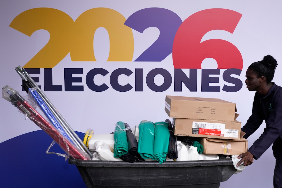 La Colombia ha accusato il presidente dell’Ecuador, Daniel Noboa, di voler influenzare le elezioni presidenziali di oggi