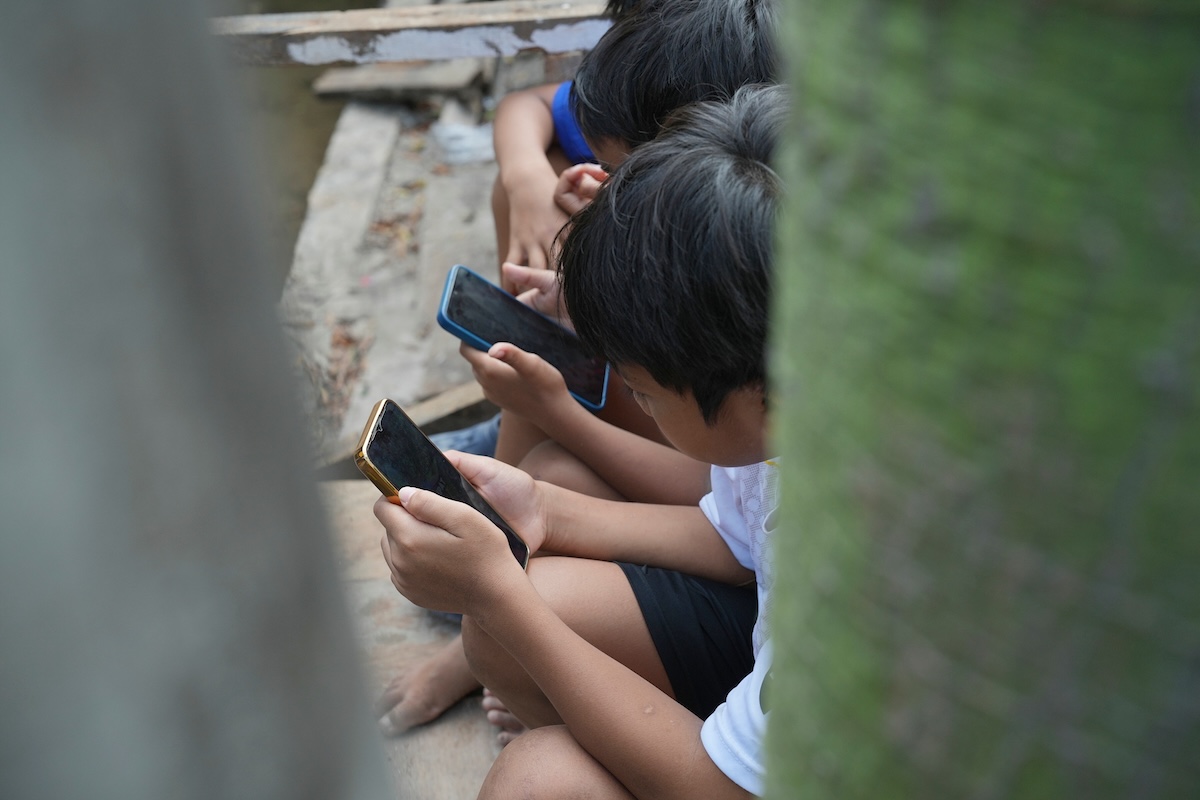 In Malaysia è entrato in vigore il divieto di utilizzare i social media per le persone con meno di 16 anni