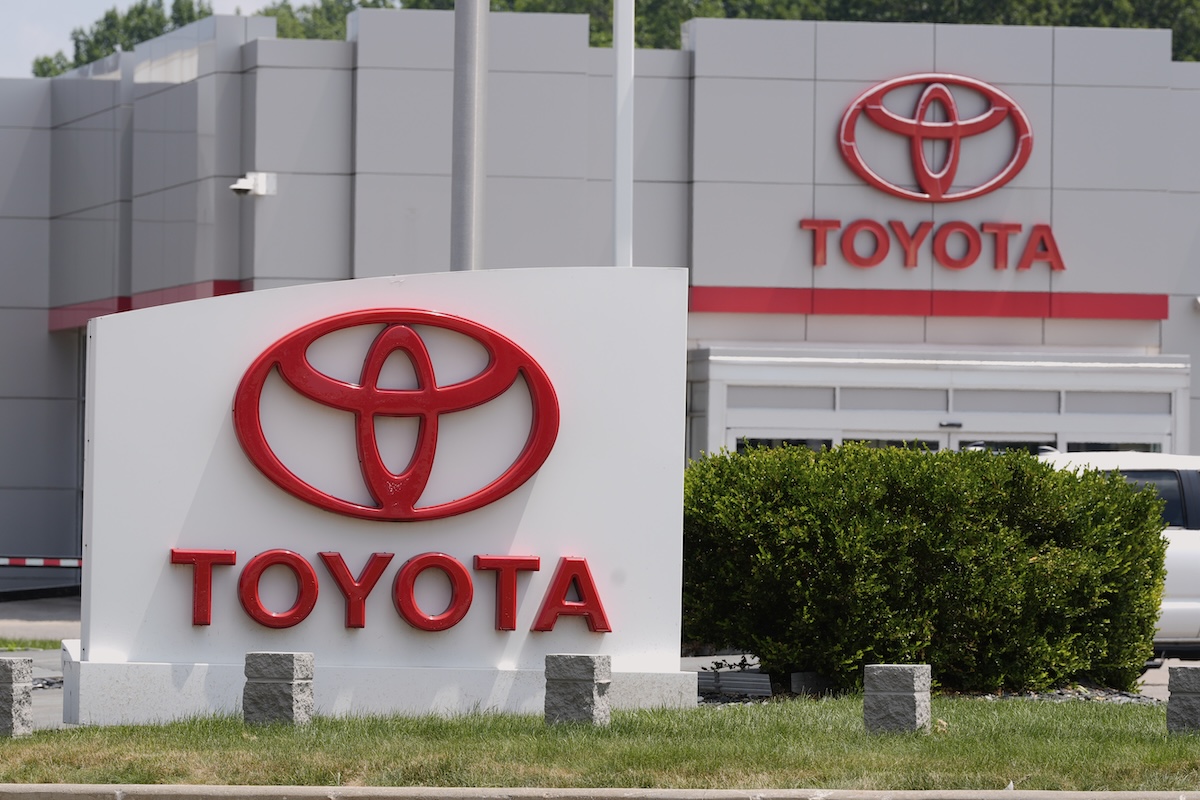 Dopo 23 anni di primato, Toyota non è più l’azienda che vale di più in Giappone