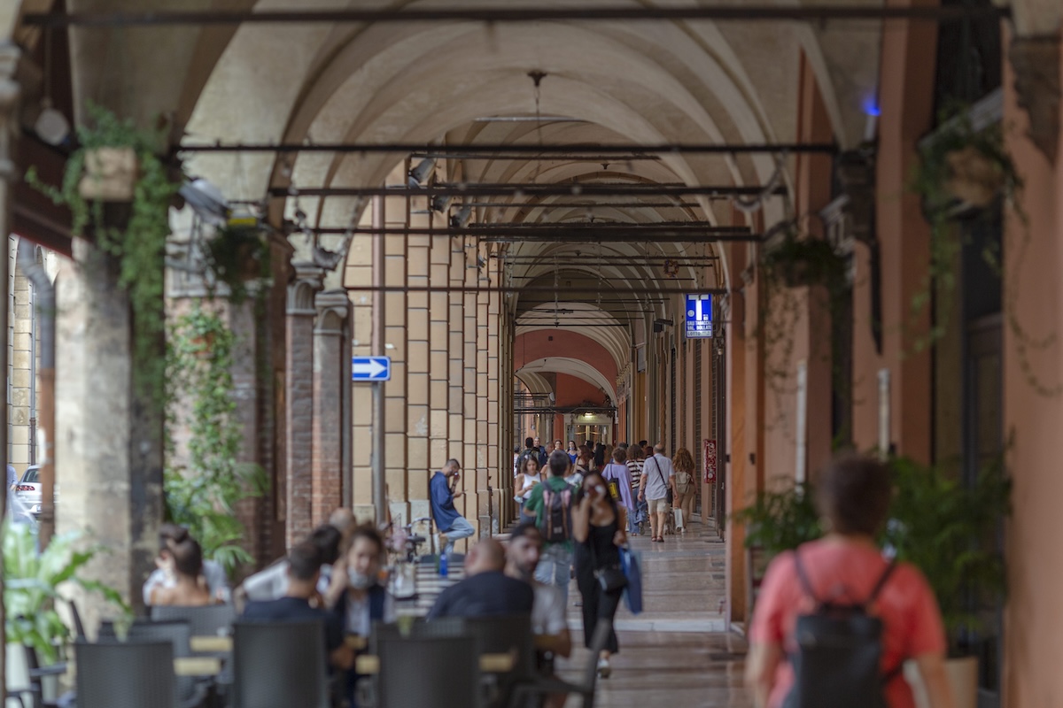 entro il 2028 tutti i negozi e i locali di bologna dovranno diventare accessibili da Ilpost.it entro il 2028 tutti i negozi e i locali di bologna dovranno diventare accessibili