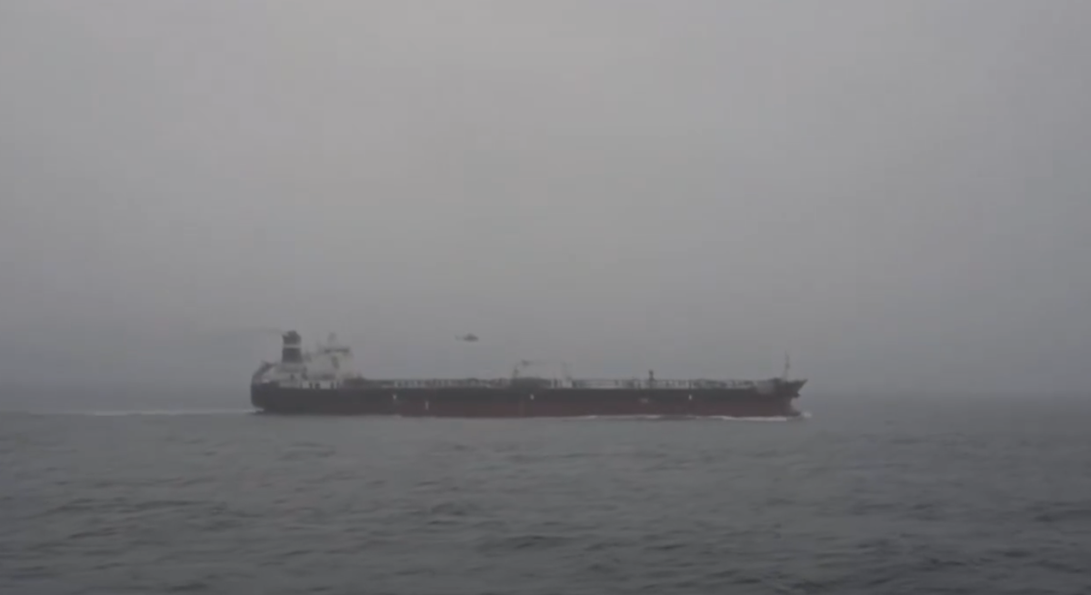 Francia e Regno Unito hanno sequestrato una petroliera russa nell’oceano Atlantico