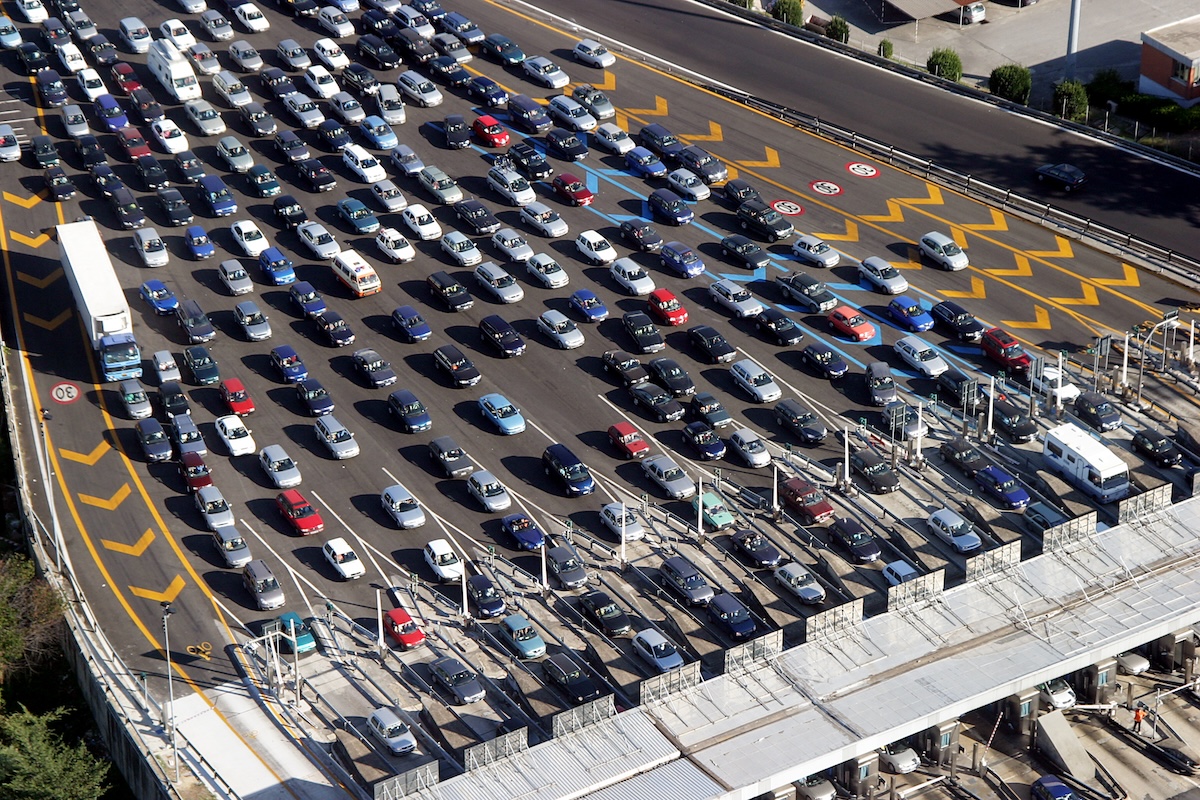 Da oggi chi resta bloccato in autostrada può chiedere il rimborso del pedaggio, ad alcune condizioni