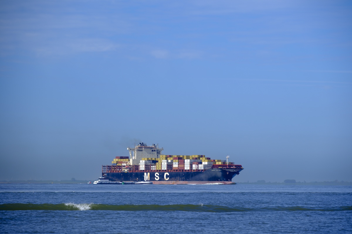 Una nave portacontainer di Msc è stata colpita in un porto iracheno da un attacco iraniano