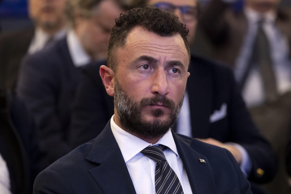 Il deputato Emanuele Pozzolo ha avuto un incidente in auto: aveva un tasso alcolemico superiore al limite