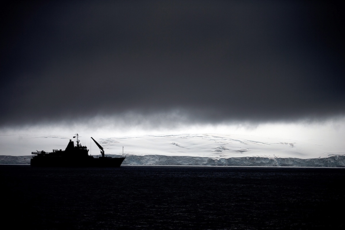 Una nave cilena in Antartide, nel 2015 (AP Photo/Natacha Pisarenko)