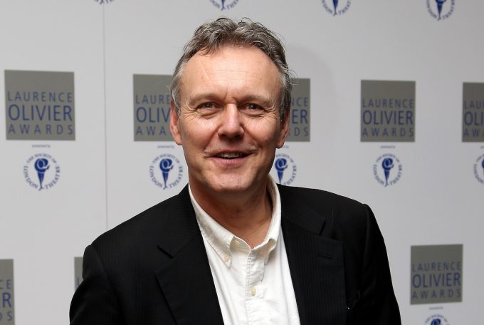 È morto l’attore inglese Anthony Head, che aveva recitato in “Buffy l’ammazzavampiri” e “Ted Lasso”: aveva 72 anni