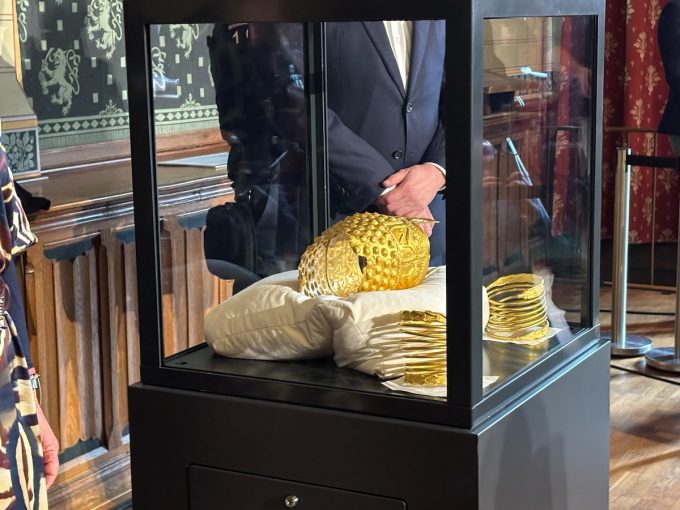 Nei Paesi Bassi tre uomini sono stati condannati per il furto di un antico elmo d’oro della Romania da un museo