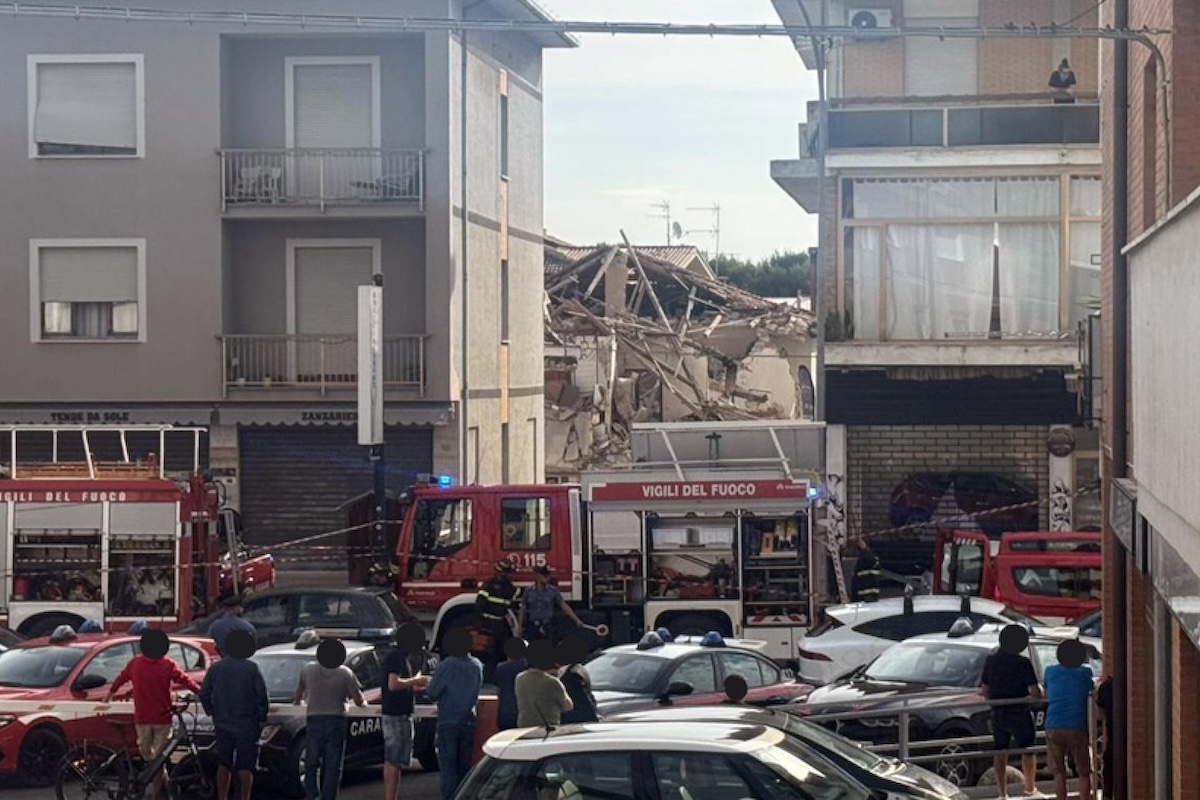 Tre persone sono morte nel crollo di una palazzina a Porto Sant’Elpidio, nelle Marche