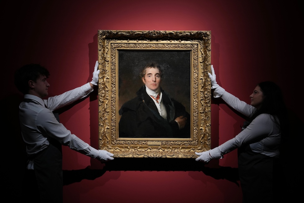 Un ritratto del duca di Wellington, del pittore Thomas Lawrence, all'asta da Christie. Si stima che il dipinto verrà venduto per una cifra compresa tra 8 e 12 milioni di sterline (AP Photo/Kin Cheung)
