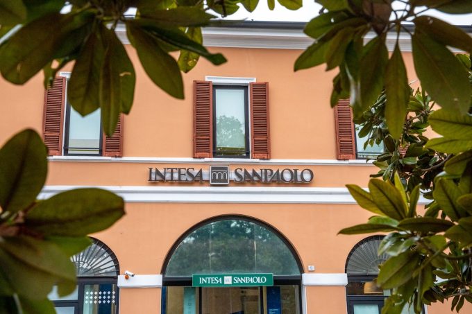L’operazione di Intesa Sanpaolo per prendersi MPS,