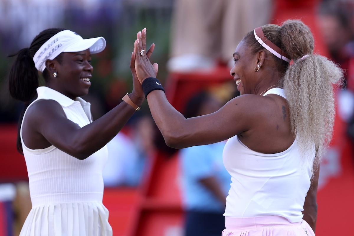 Serena Williams ha vinto la sua prima partita ufficiale dopo quasi quattro anni di ritiro dal tennis