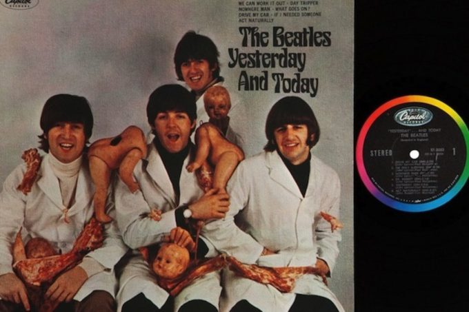 La scandalosa copertina splatter dei Beatles