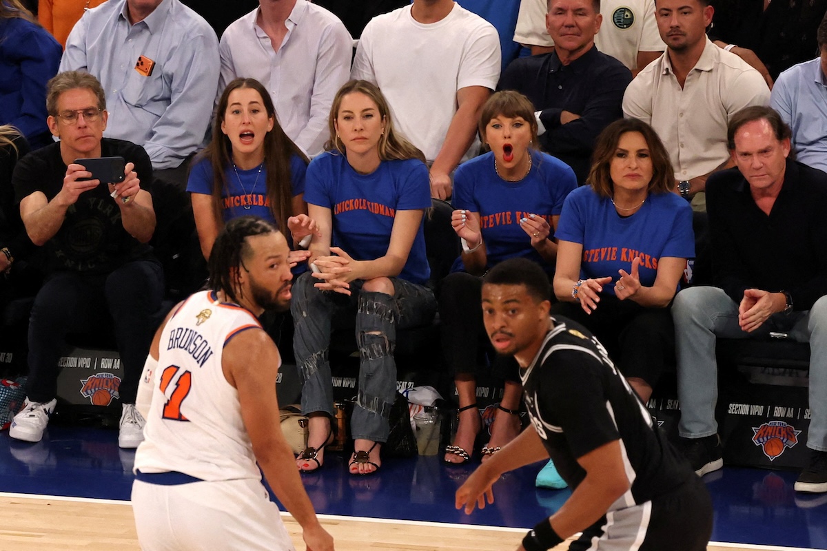 I posti a bordo campo alle partite dei Knicks sono pieni di facce note