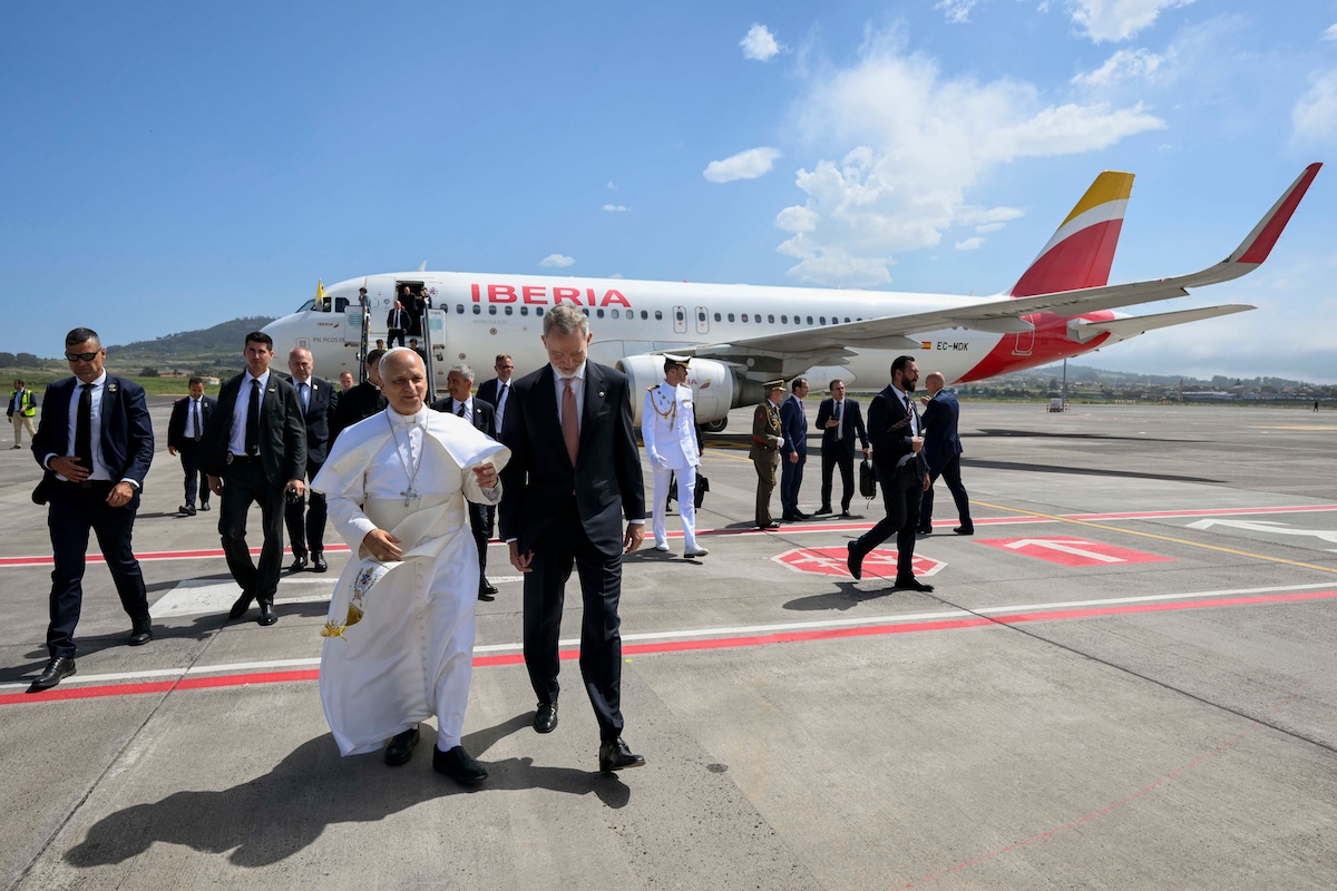 Su che aerei viaggia il papa