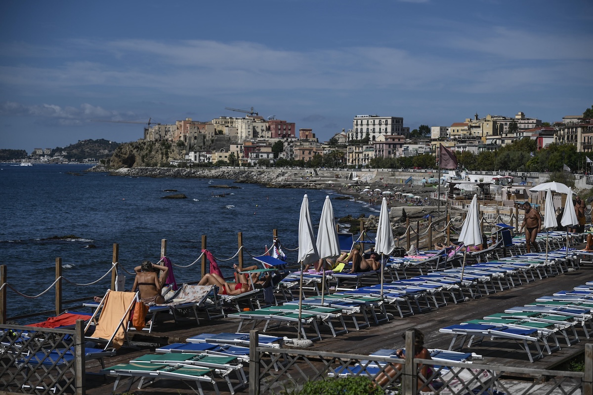 A Napoli sono stati sospesi i treni fra i Campi Flegrei e Pozzuoli per livelli anomali di anidride carbonica in una galleria