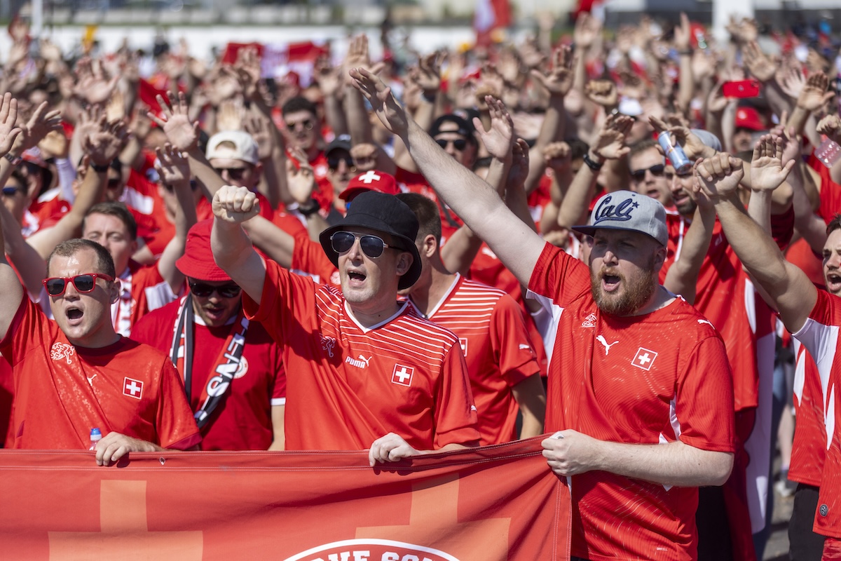Tifosi della Svizzera a San Francisco, prima della partita