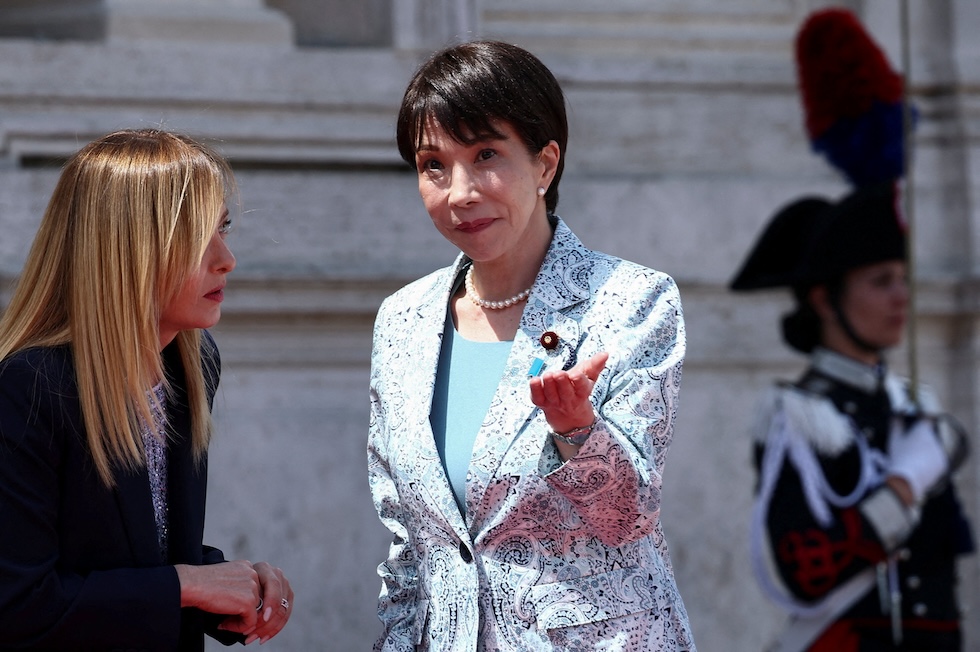 La presidente del Consiglio Giorgia Meloni e la prima ministra giapponese Sanae Takaichi a Villa Doria Pamphilj (REUTERS/Guglielmo Mangiapane)
