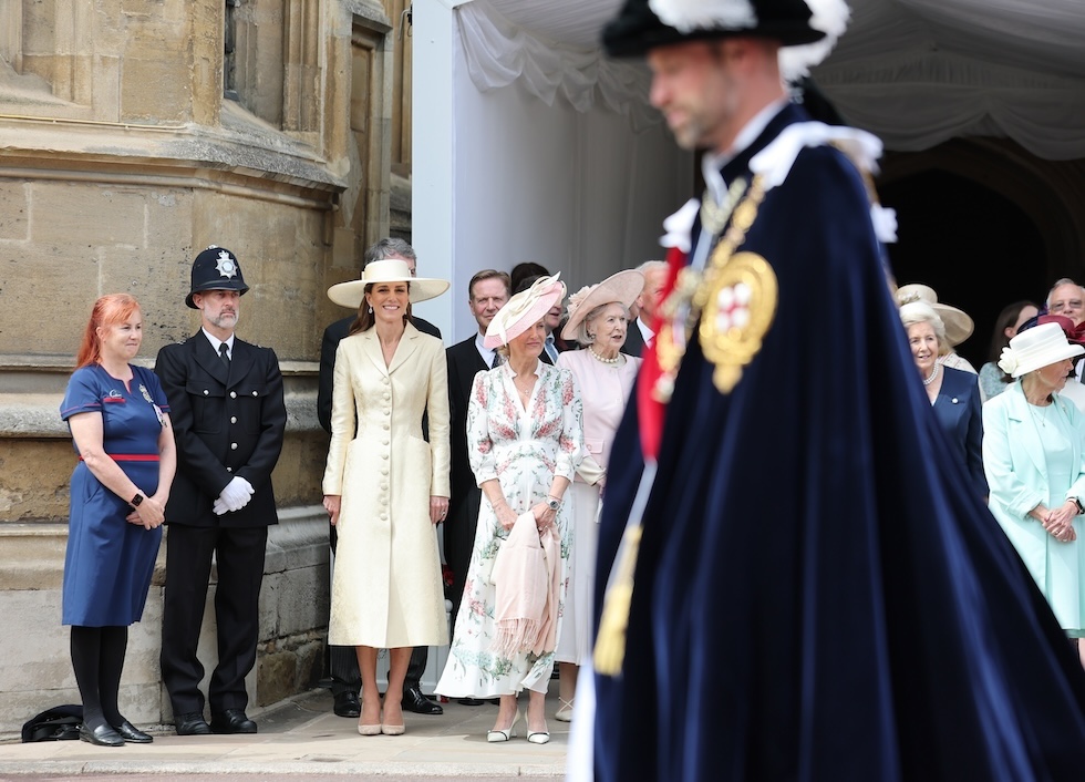 Kate Middleton, principessa del Galles, mentre il principe William partecipa alla cerimonia dell'Ordine della Giarrettiera al castello di Windsor (Chris Jackson/Pool Photo via AP)