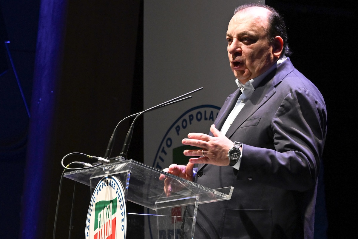 Il Parlamento Europeo ha revocato l’immunità a Fulvio Martusciello di Forza Italia, per un’inchiesta che coinvolge Huawei