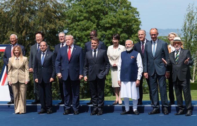Le tante foto che portano a una foto di gruppo