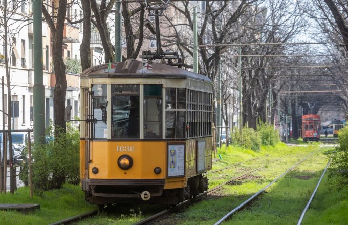 Una persona è indagata per la chat sessista tra dipendenti dell’azienda dei trasporti di Milano in cui venivano scambiate immagini di passeggere