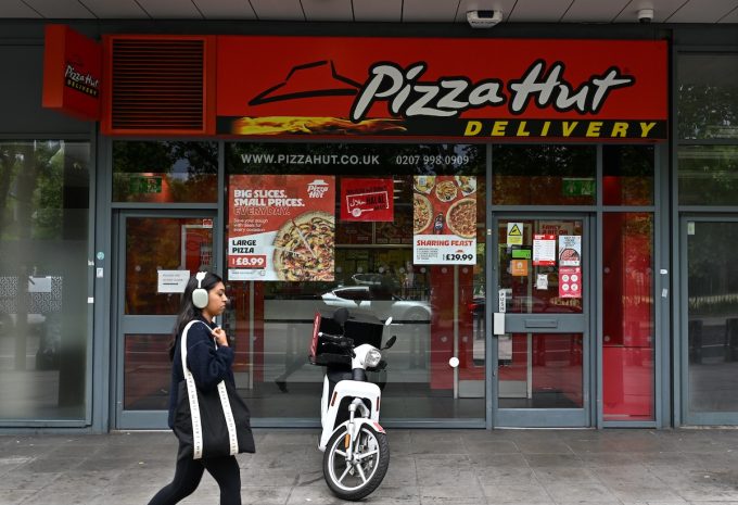 La società che possiede Pizza Hut vuole venderla, per via dei suoi cattivi risultati economici