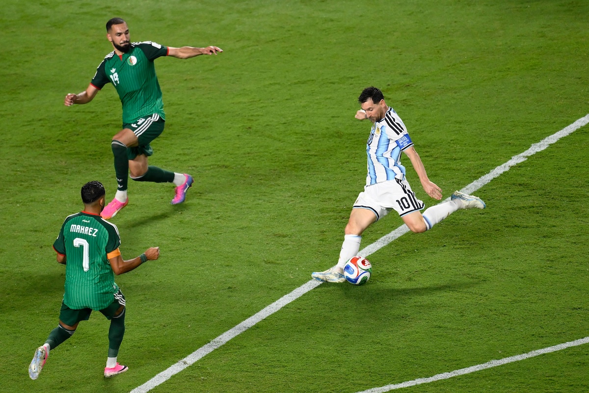 Leggi l'articolo: La tripletta di Lionel Messi durante la partita dell’Argentina contro l’Algeria, ai Mondiali
