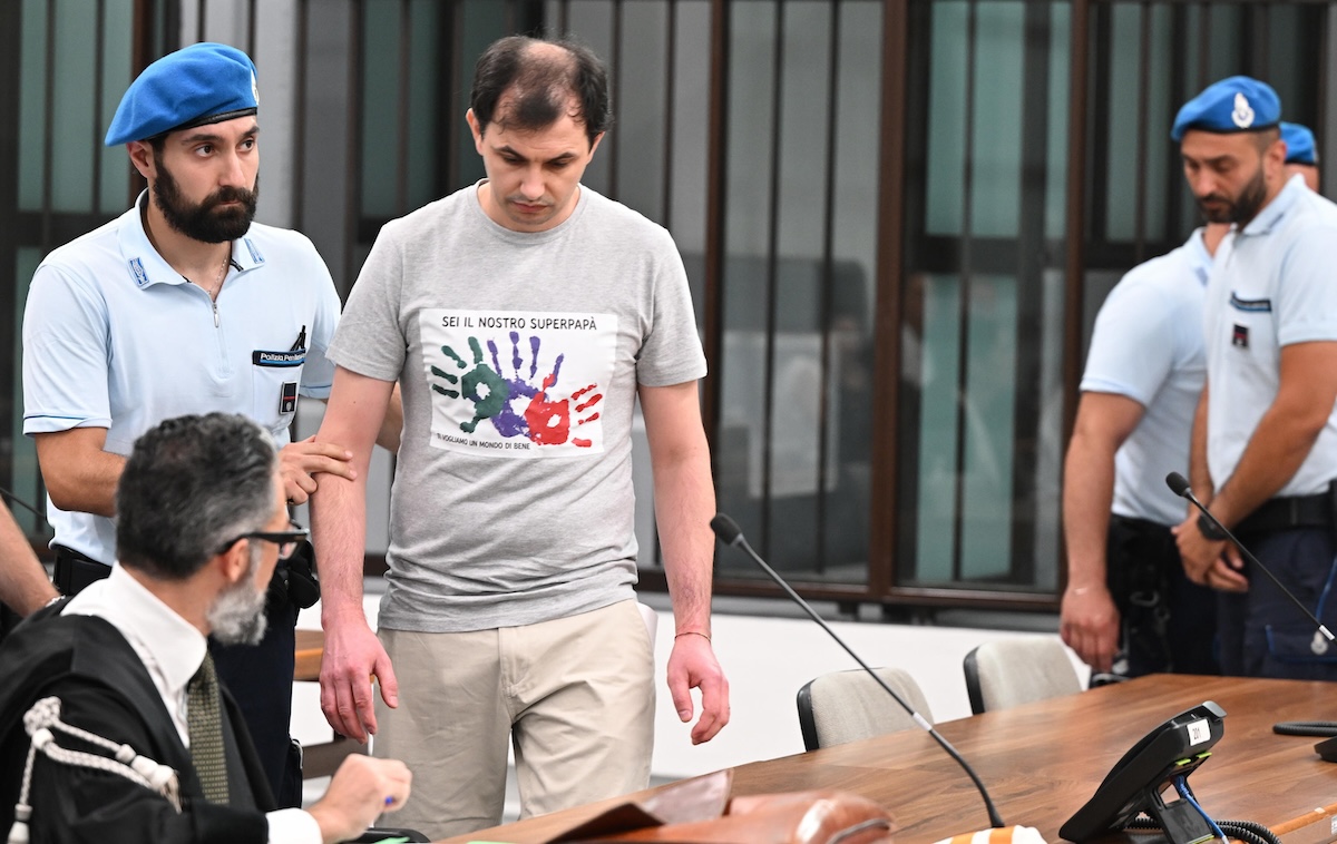 L’uomo che aveva confessato l’omicidio di Denisa Maria Adas e Ana Maria Andrei, uccise nel 2025 e nel 2024, è stato condannato all’ergastolo