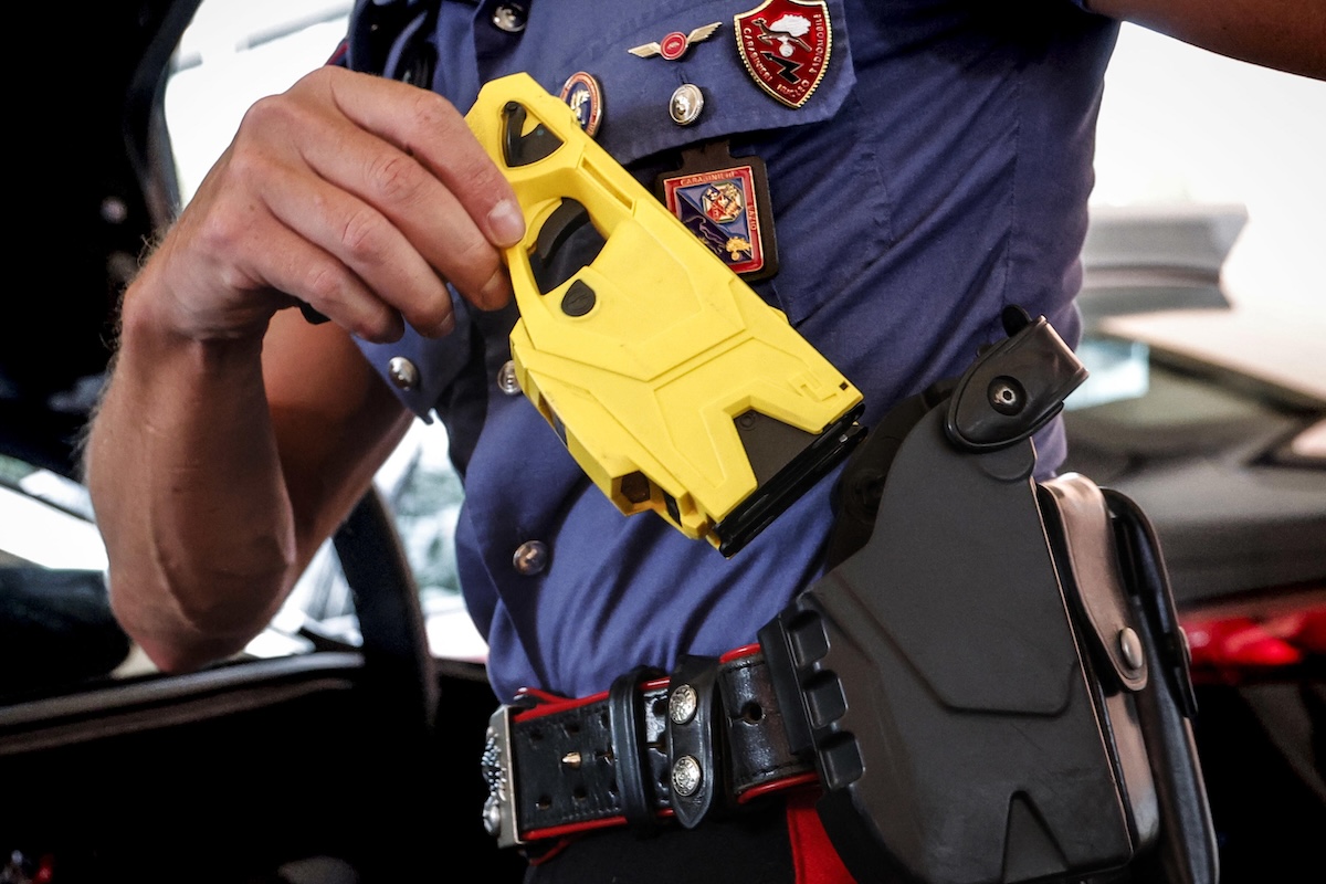 dopo quattro anni si sa ancora poco sull8217efficacia dei taser da Ilpost.it dopo quattro anni si sa ancora poco sull8217efficacia dei taser