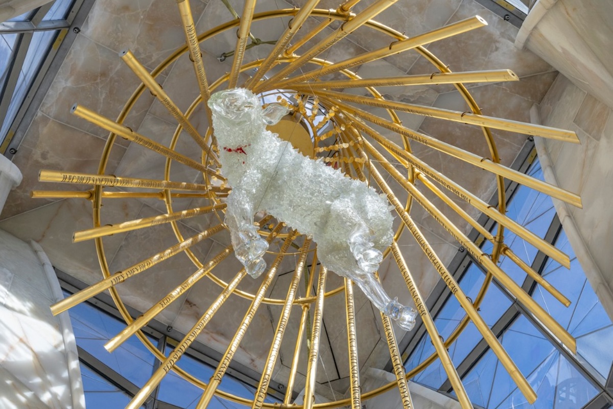 Leggi l'articolo: Le prime foto dell’Agnus Dei realizzato dall’artista italiano Andrea Mastrovito nella torre più alta della Sagrada Familia
