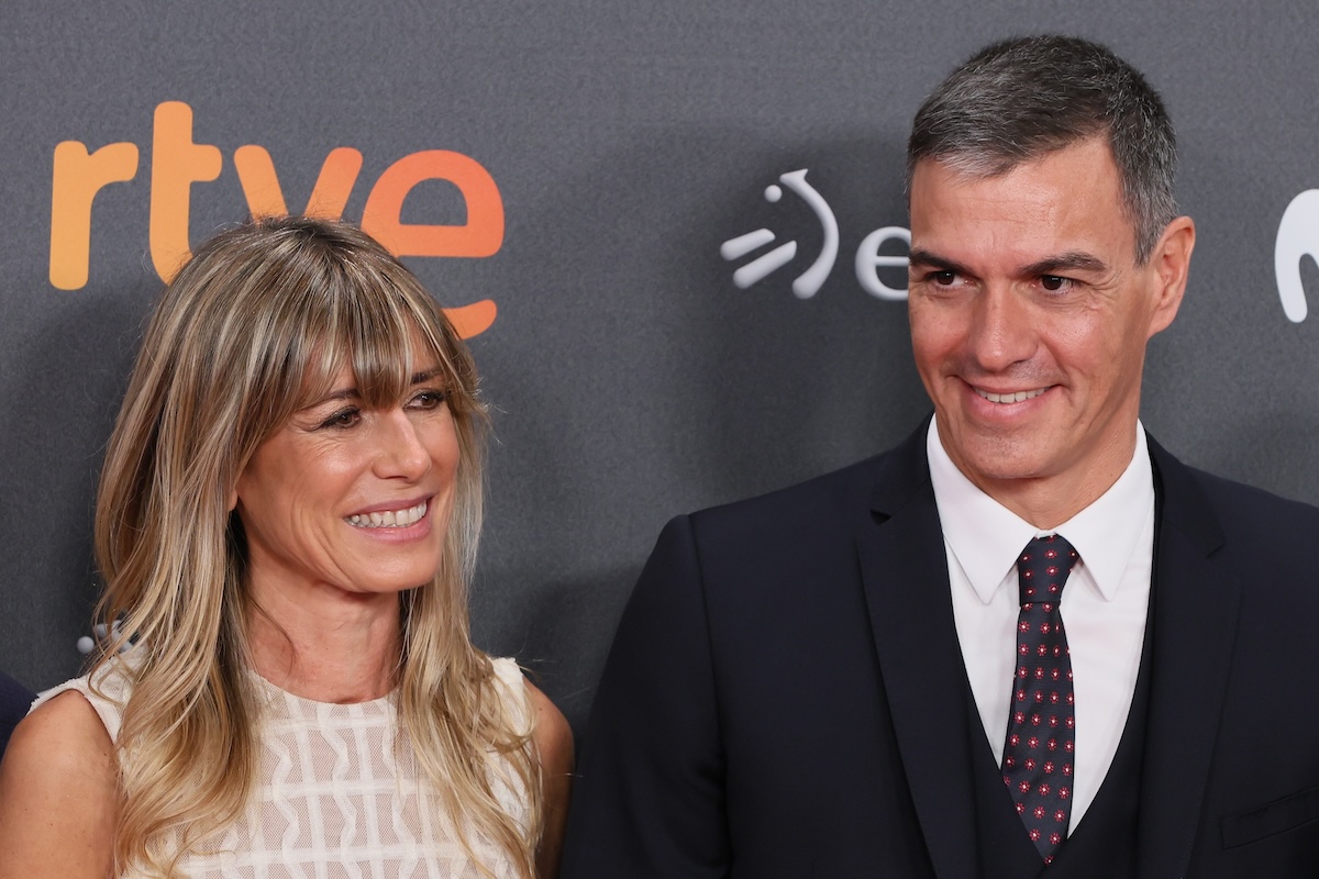 Begoña Gómez, moglie del primo ministro spagnolo Pedro Sánchez, è stata rinviata a giudizio per corruzione
