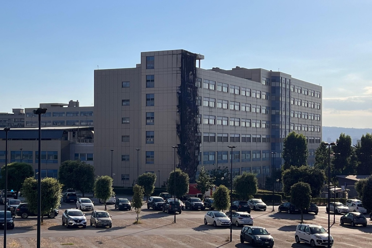 Domenica c’è stato un incendio all’ospedale del Mare a Napoli: non ci sono stati feriti