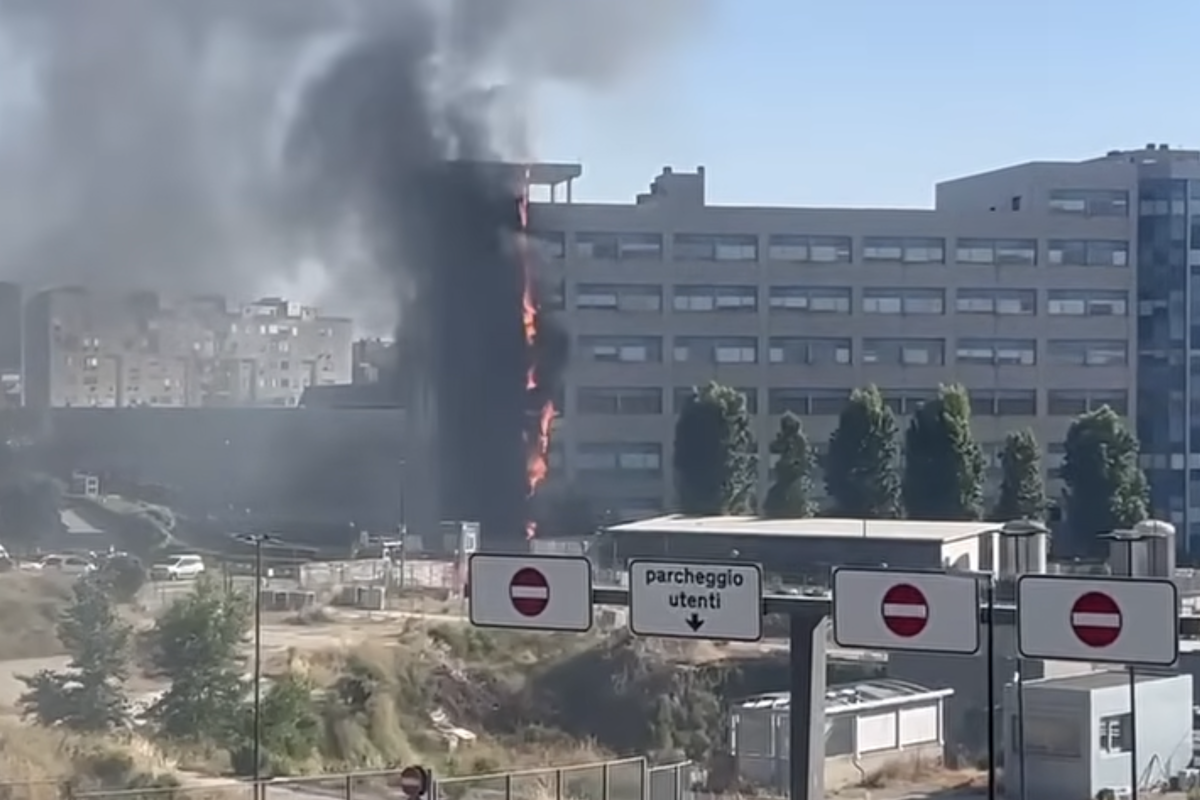 Domenica c’è stato un incendio all’ospedale del Mare a Napoli: non ci sono stati feriti