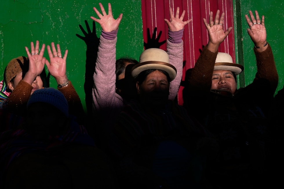 Donne indigene Aymara adurante le celebrazioni del Capodanno andino, che segna il solstizio d'inverno nell'emisfero australe (AP Photo/Juan Karita)