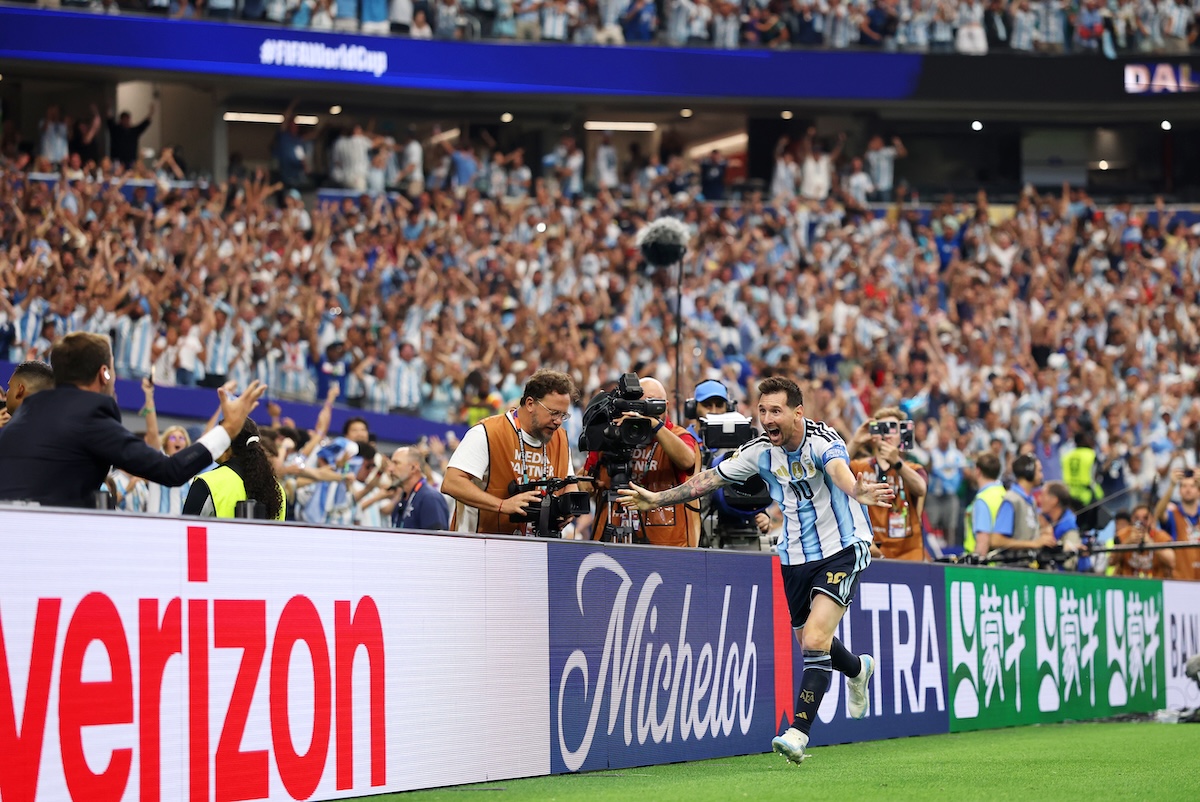 Messi ha fatto due gol, ora tocca a Mbappé