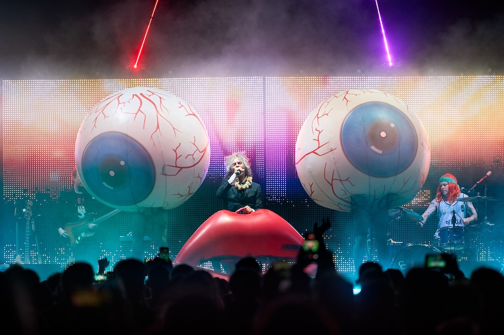 La band americana The Flaming Lips durante il suo primo concerto a Belgrado (Marko Dimic/ZUMA via Ansa)