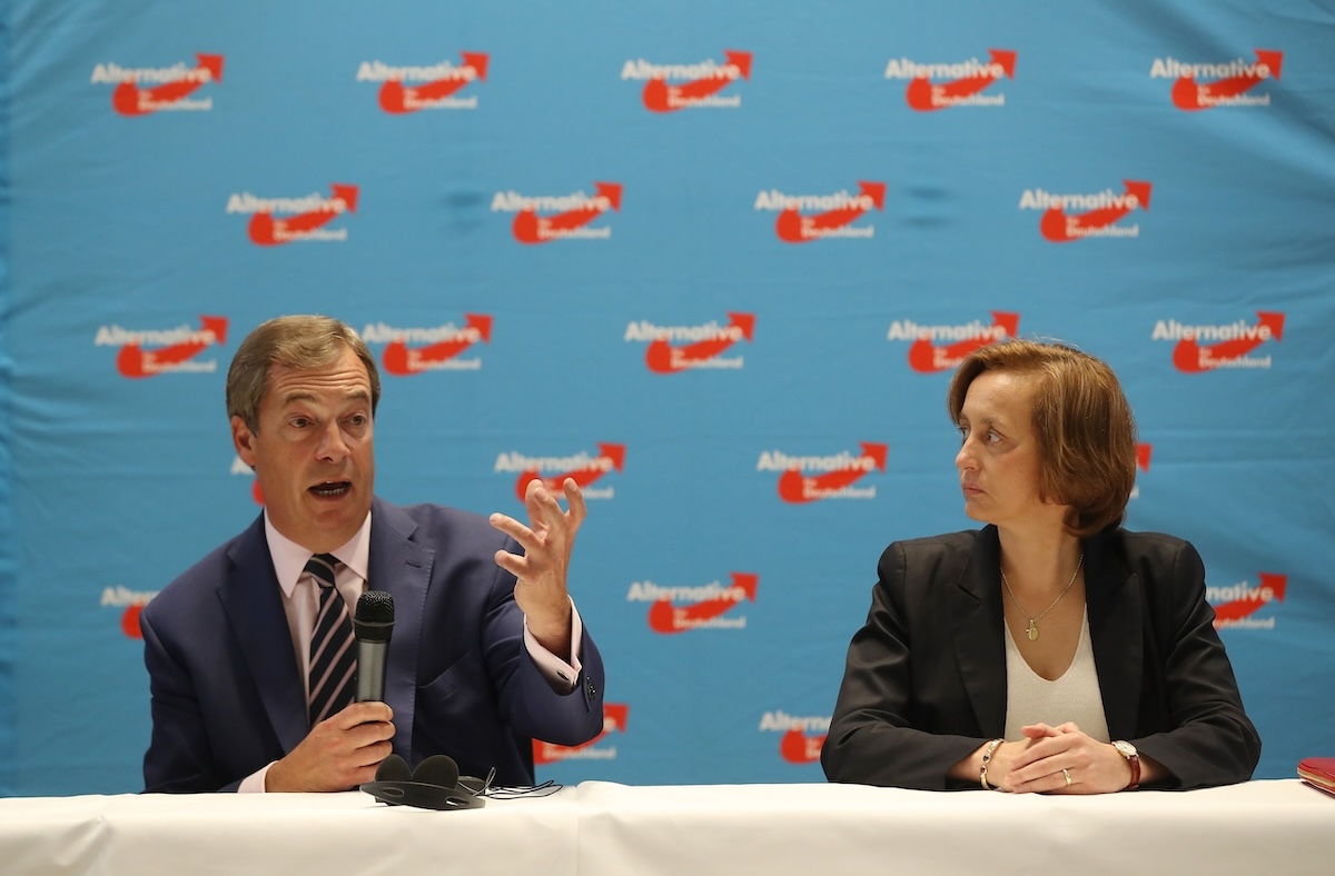 Il politico britannico Nigel Farage a un evento di AfD a Berlino nel settembre 2017 con l'allora vice leader Beatrix von Storch