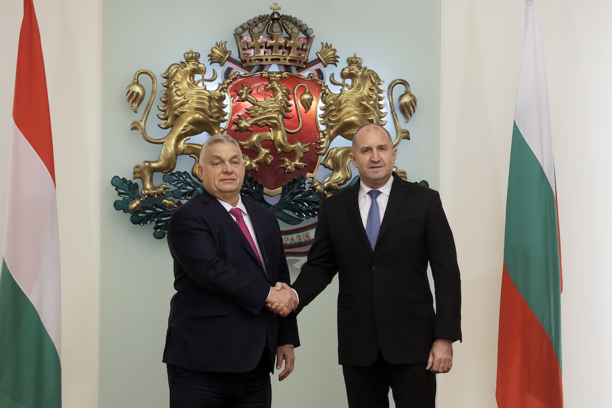 Viktor Orbán e Rumen Radev in un incontro a Sofia nel 2024