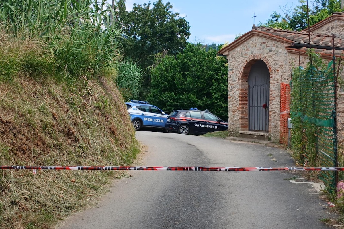 A Camaiore, in provincia di Lucca, una donna e suo figlio sono stati uccisi a colpi di fucile