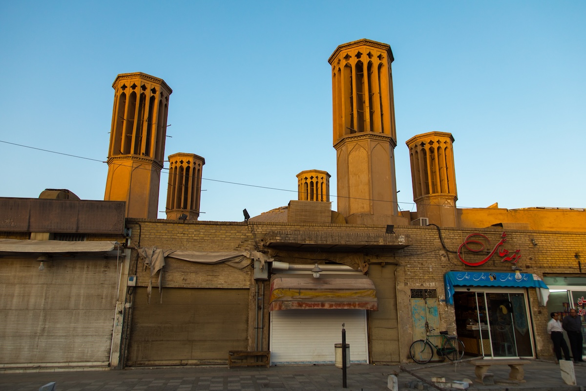 Le torri del vento in un quartiere di Yazd