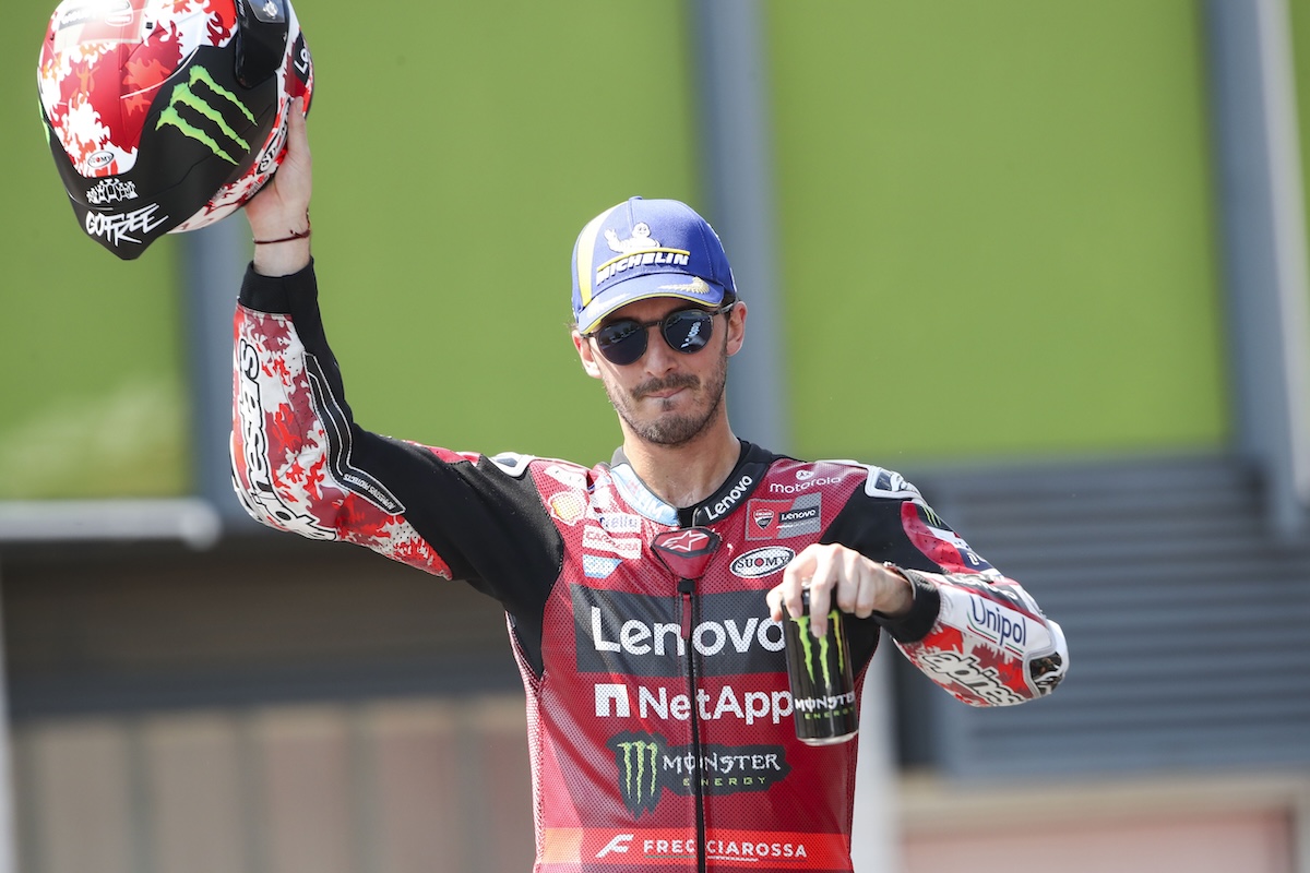 Dal 2027 il pilota di MotoGP Francesco Bagnaia gareggerà per l’Aprilia
