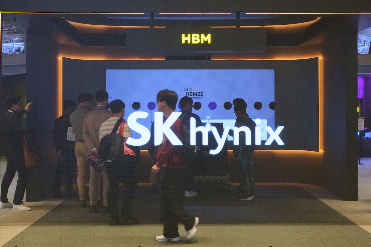 Lo stand di SK Hynix a una fiera di elettronica a Seul, Corea del Sud, ottobre 2025 (AP Photo/Ahn Young-joon)