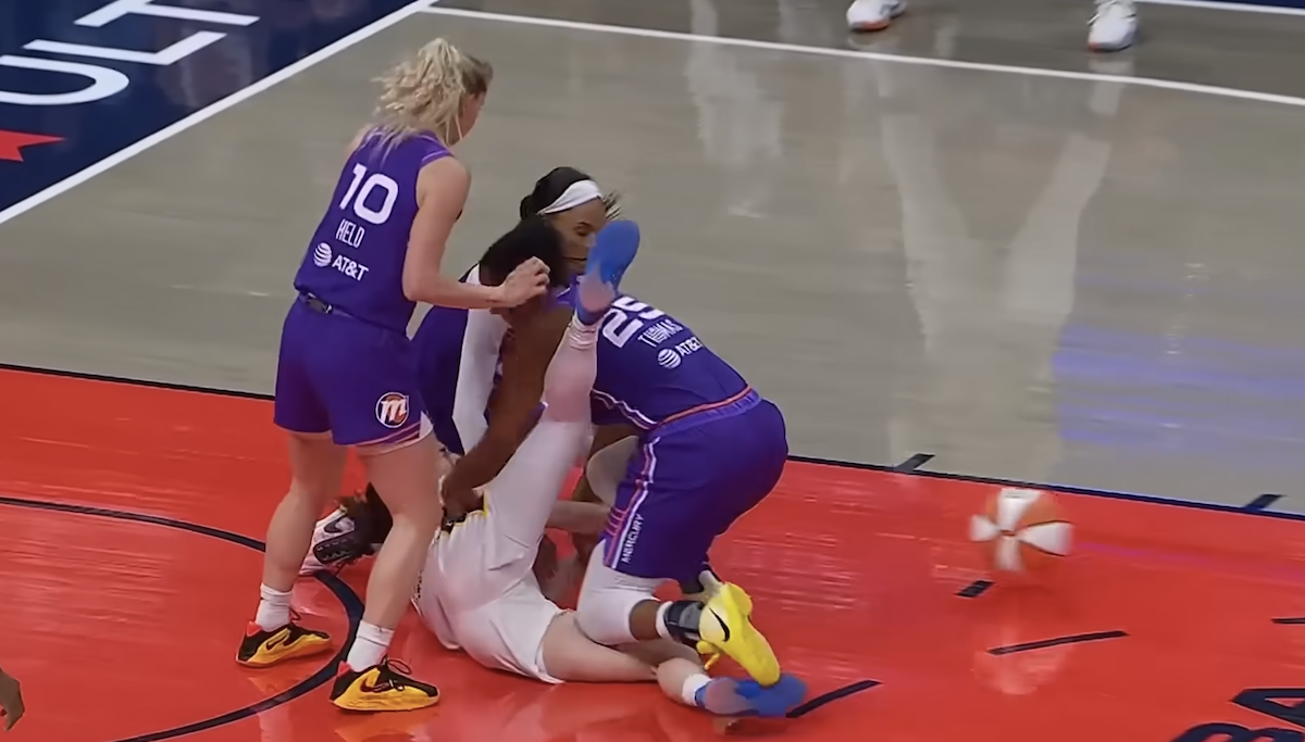 Un fallo che non è solo un fallo, in WNBA