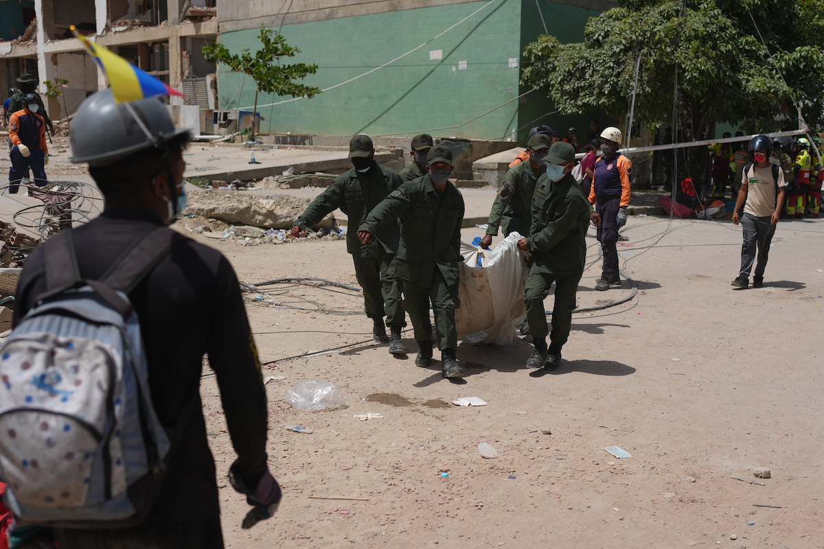 Il numero di persone morte a causa dei due terremoti in Venezuela è salito a 1.430