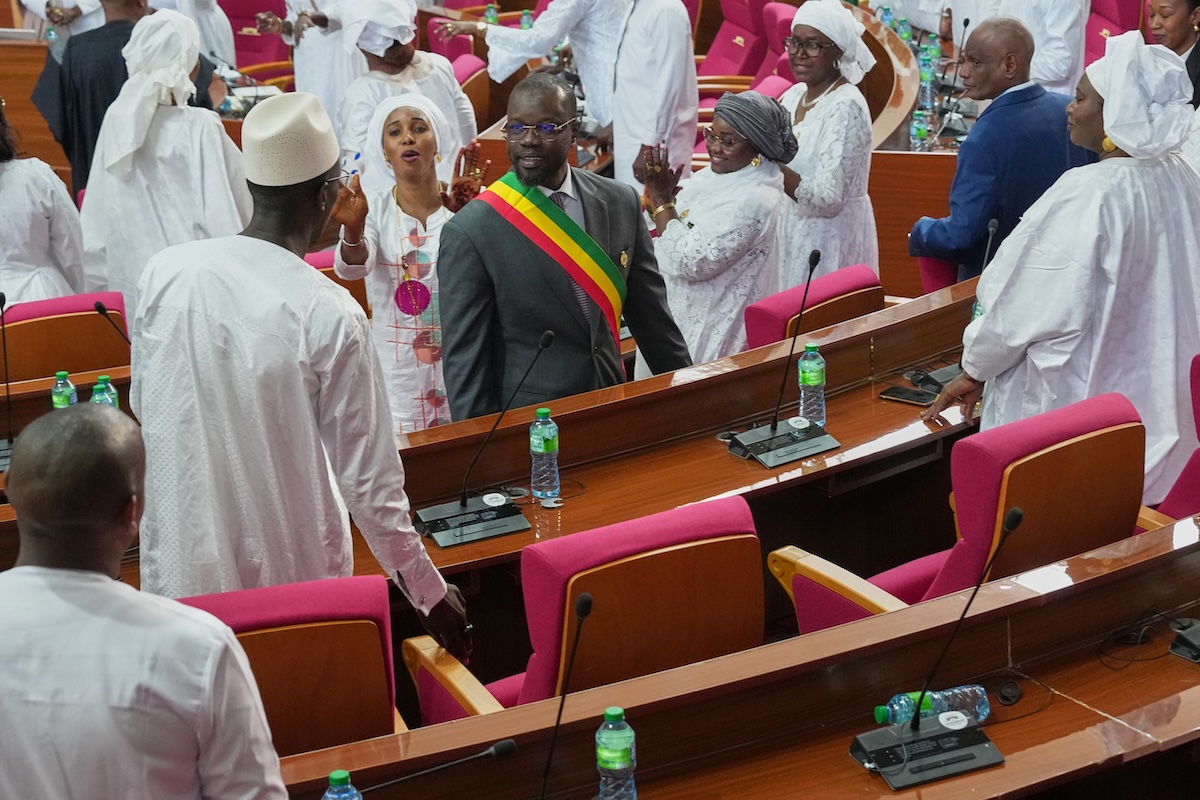 Il parlamento del Senegal ha approvato una riforma che aumenta i poteri del primo ministro e riduce quelli del presidente