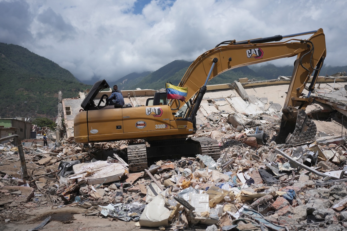 Il numero delle persone morte per i terremoti in Venezuela è salito a oltre 1.700: almeno 11 sono italiane