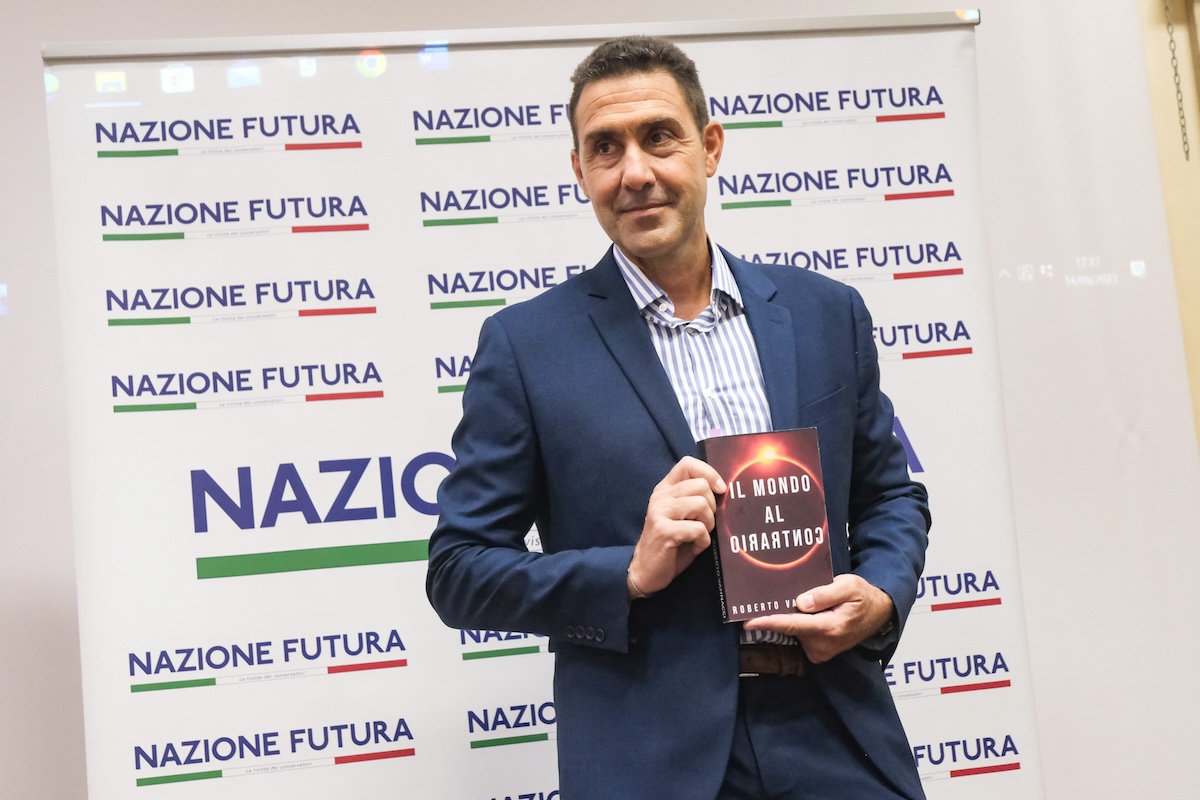 L’inizio della carriera politica di Vannacci è ancora un po’ un mistero