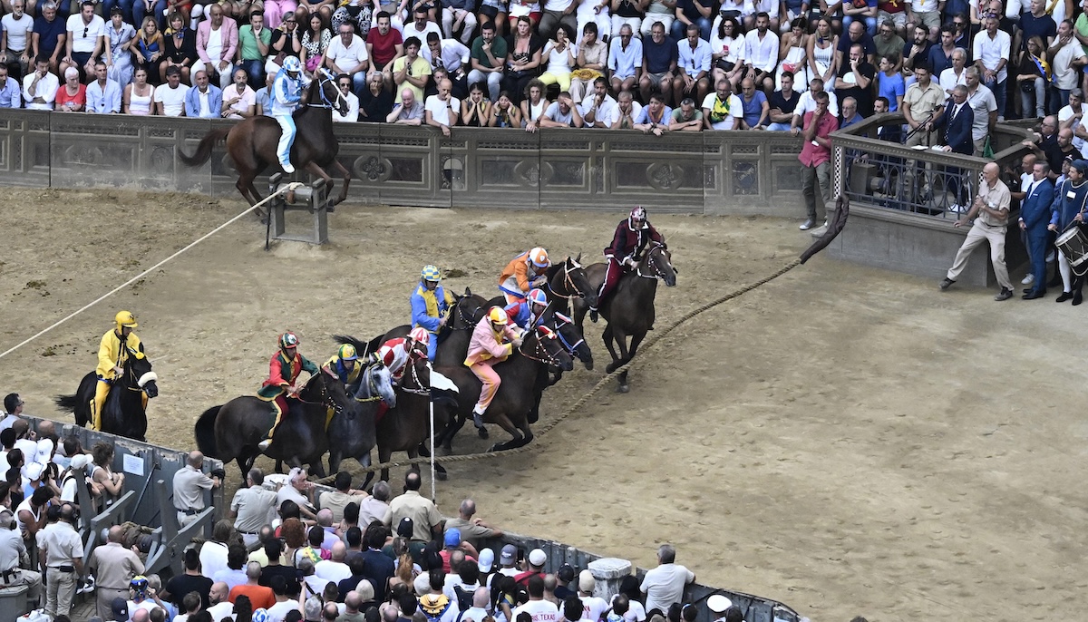 Il Palio di Siena è stato posticipato al 3 luglio per via del maltempo