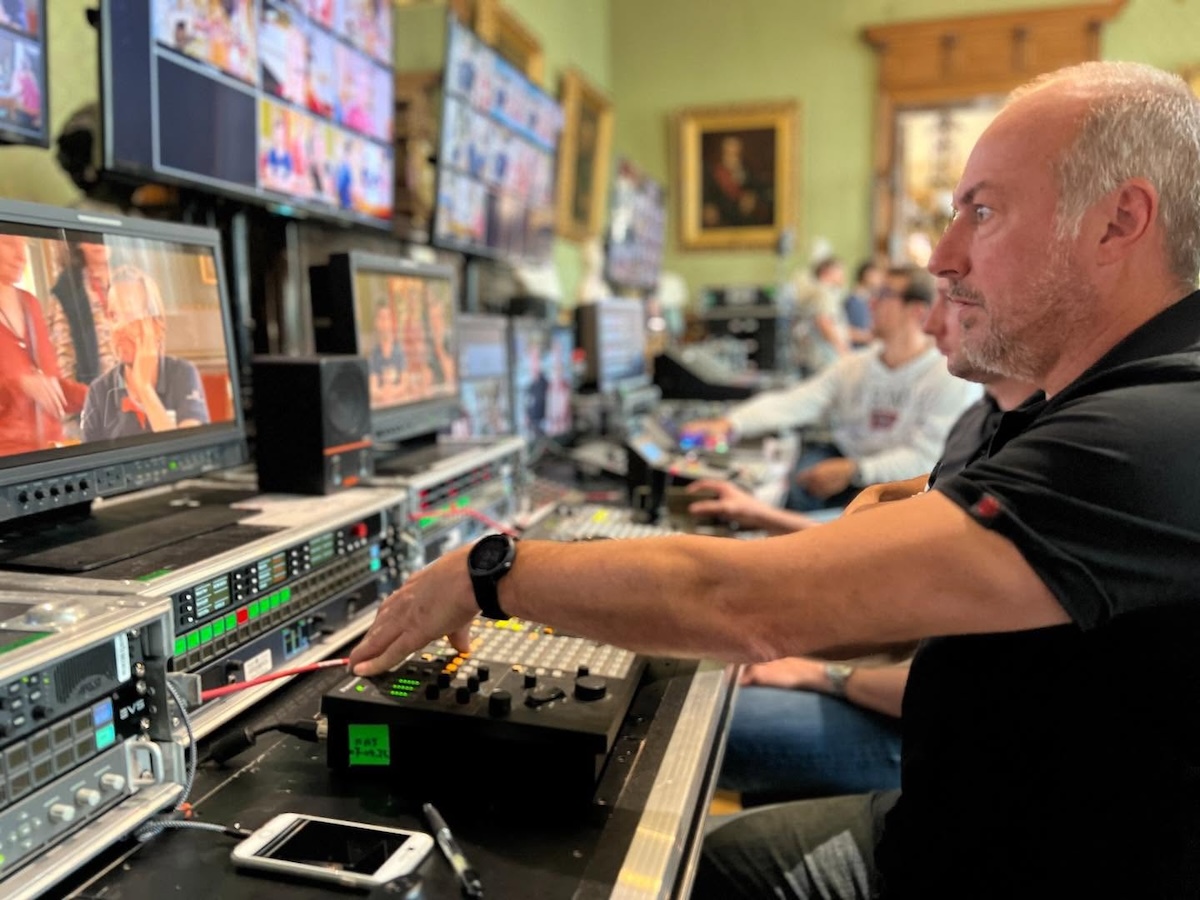 Alcuni tecnici di RTBF al lavoro nel 2023 (foto tratta dalla pagina Facebook di RTBF)