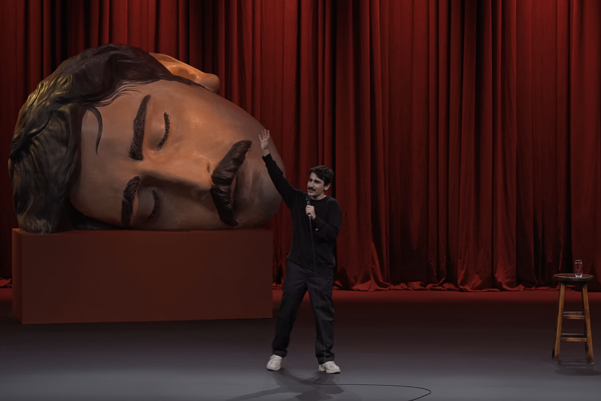In Turchia è stato arrestato uno stand-up comedian per uno spettacolo critico verso il presidente Erdoğan